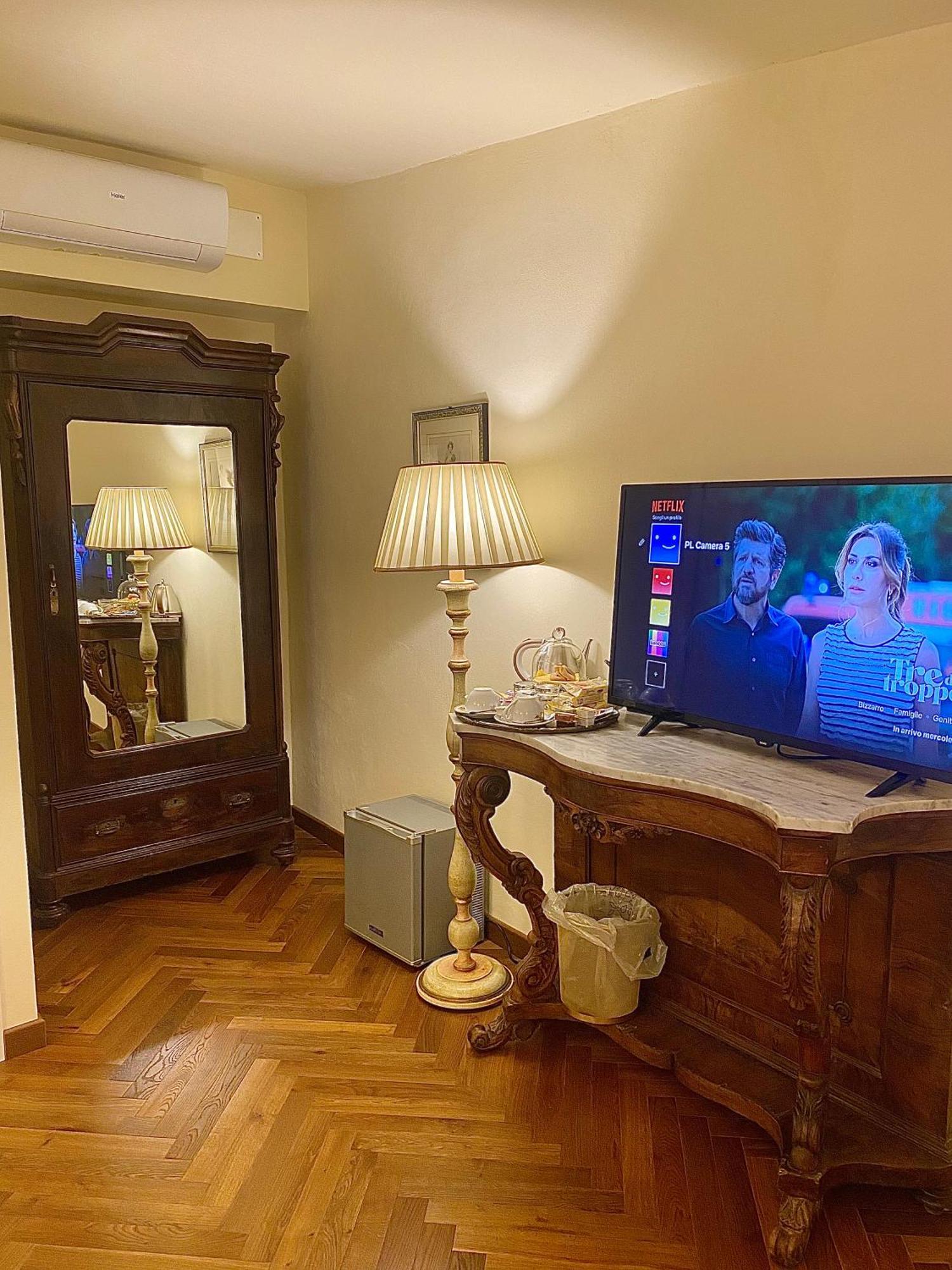 Palazzo Lari Sarzana酒店 外观 照片